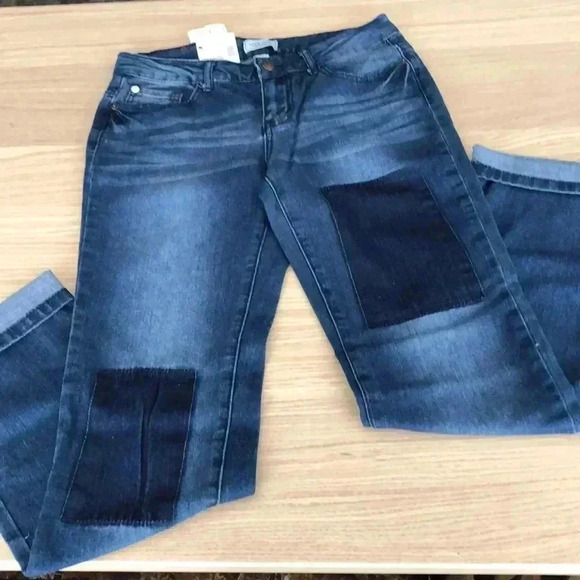 🆕Adam Levine Mid-Rise Straight Fit Patch Jeans 1/2🆕 - Picture 2 of 8